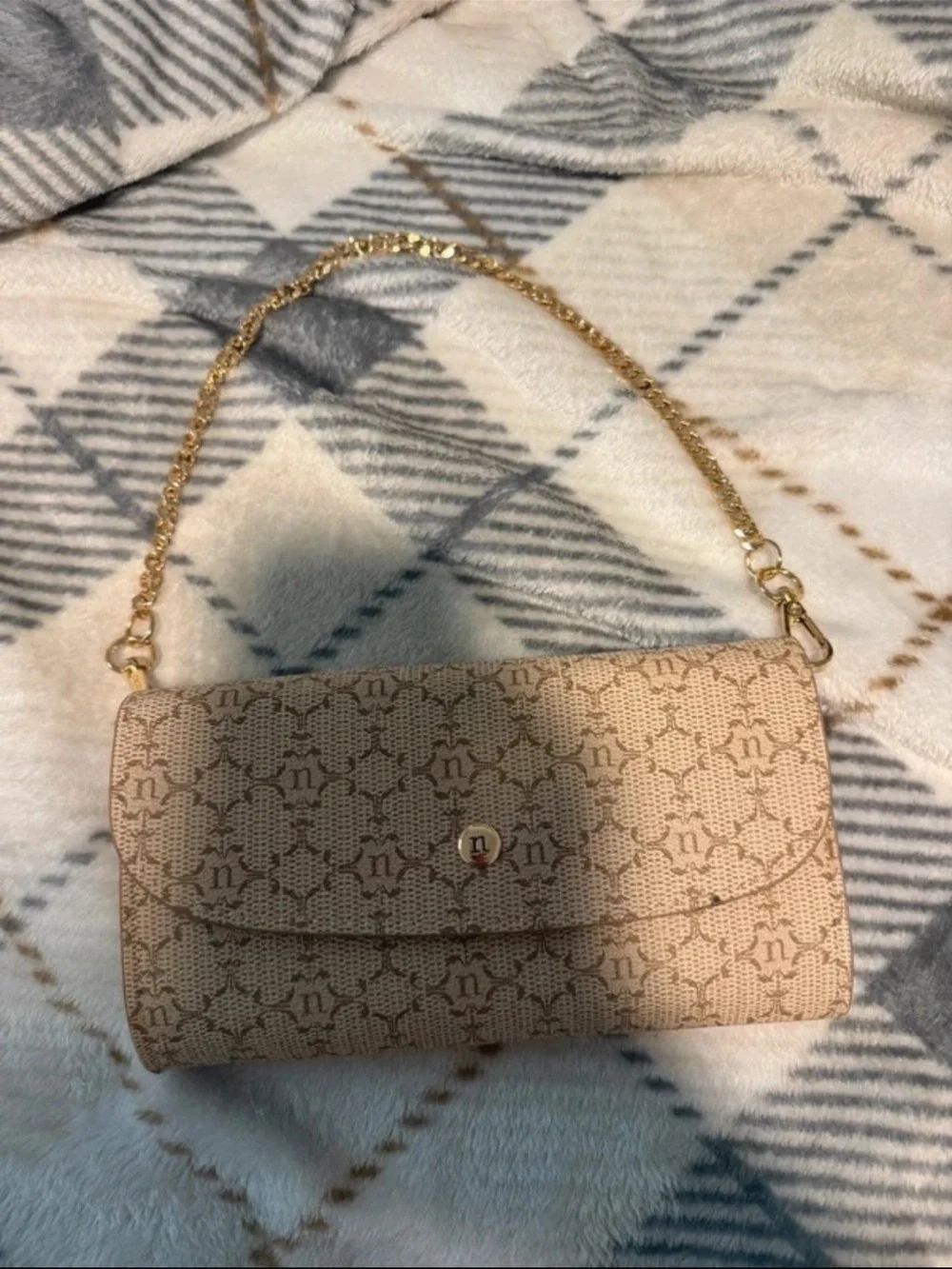Neutral Shoulder Bag with Gold Chain